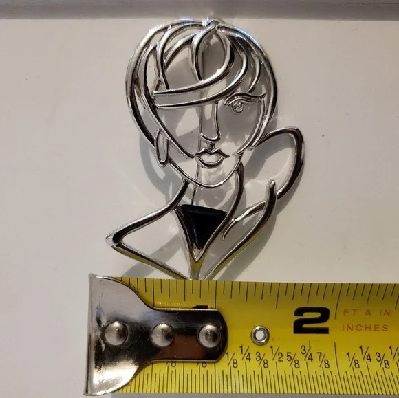 *R Lady Remington Lady Silver Tone Brooch Good Condition - Picture 5 of 5